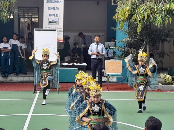 pengenalan ekskul menari