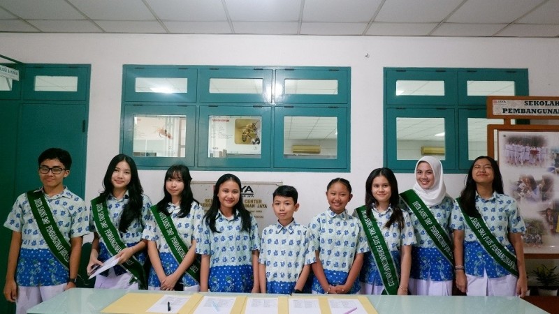 Duta Sains menjadi pemandu kegiatan Science Night