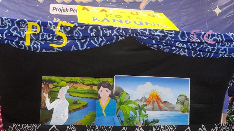 Siswa diberi kebebasan dalam mendesain latar cerita