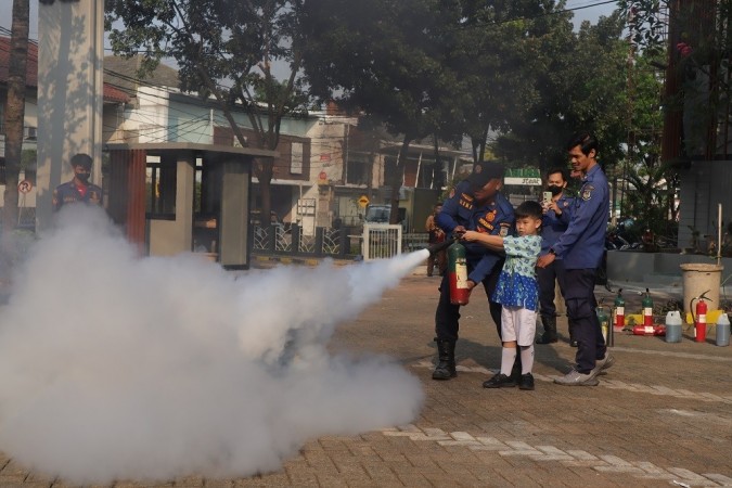 Pembekalan dan peragaan yang melibatkan siswa