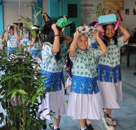 Menuju jalur evakuasi gempa