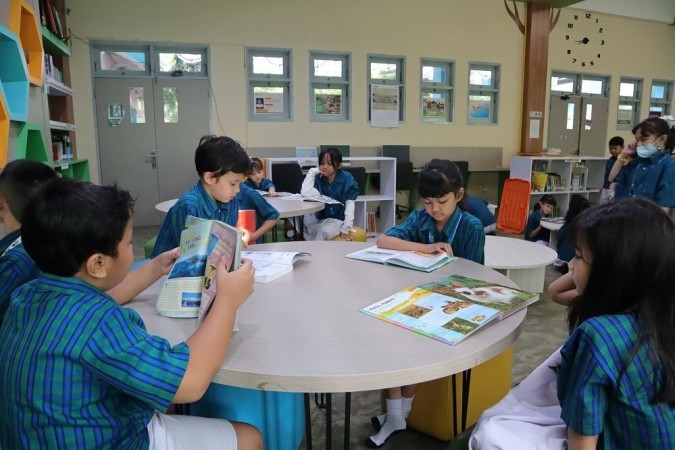 Tersedia aneka jenis buku bacaan