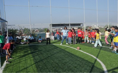 #nivo41m370Desc27 CLASSMEETING: KESERUAN LOMBA ANTARKELAS